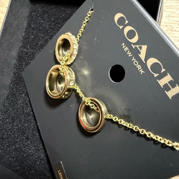 Elegant Gold Necklace with Triple Ring Pendant - Picture 2 of 4